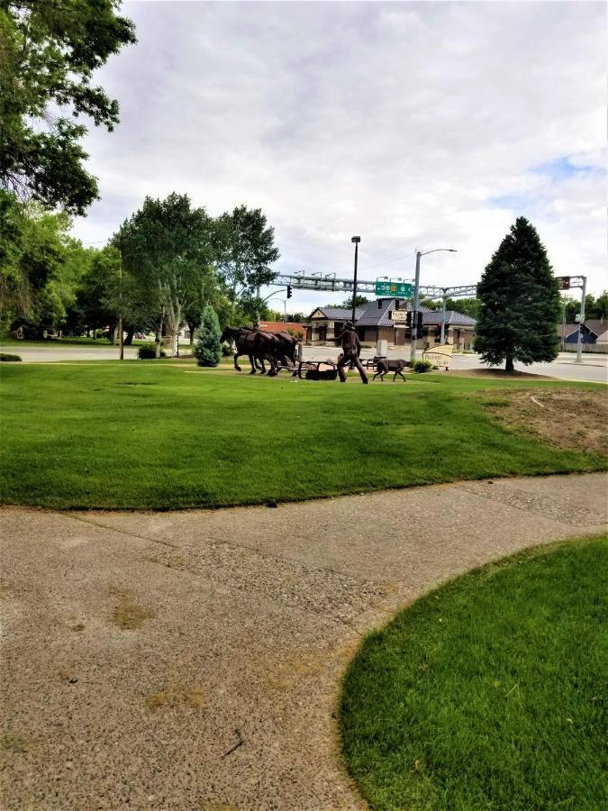 Town House Motor Inn Worland Екстериор снимка